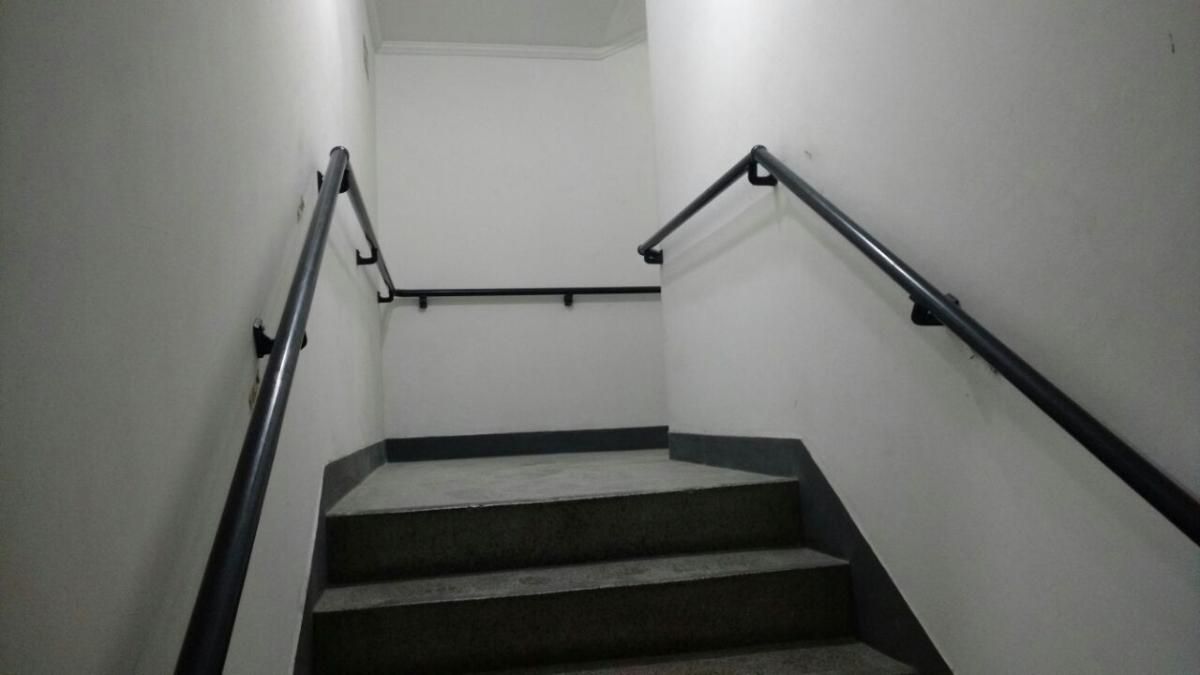 Escadaria sem projeto de ambientação